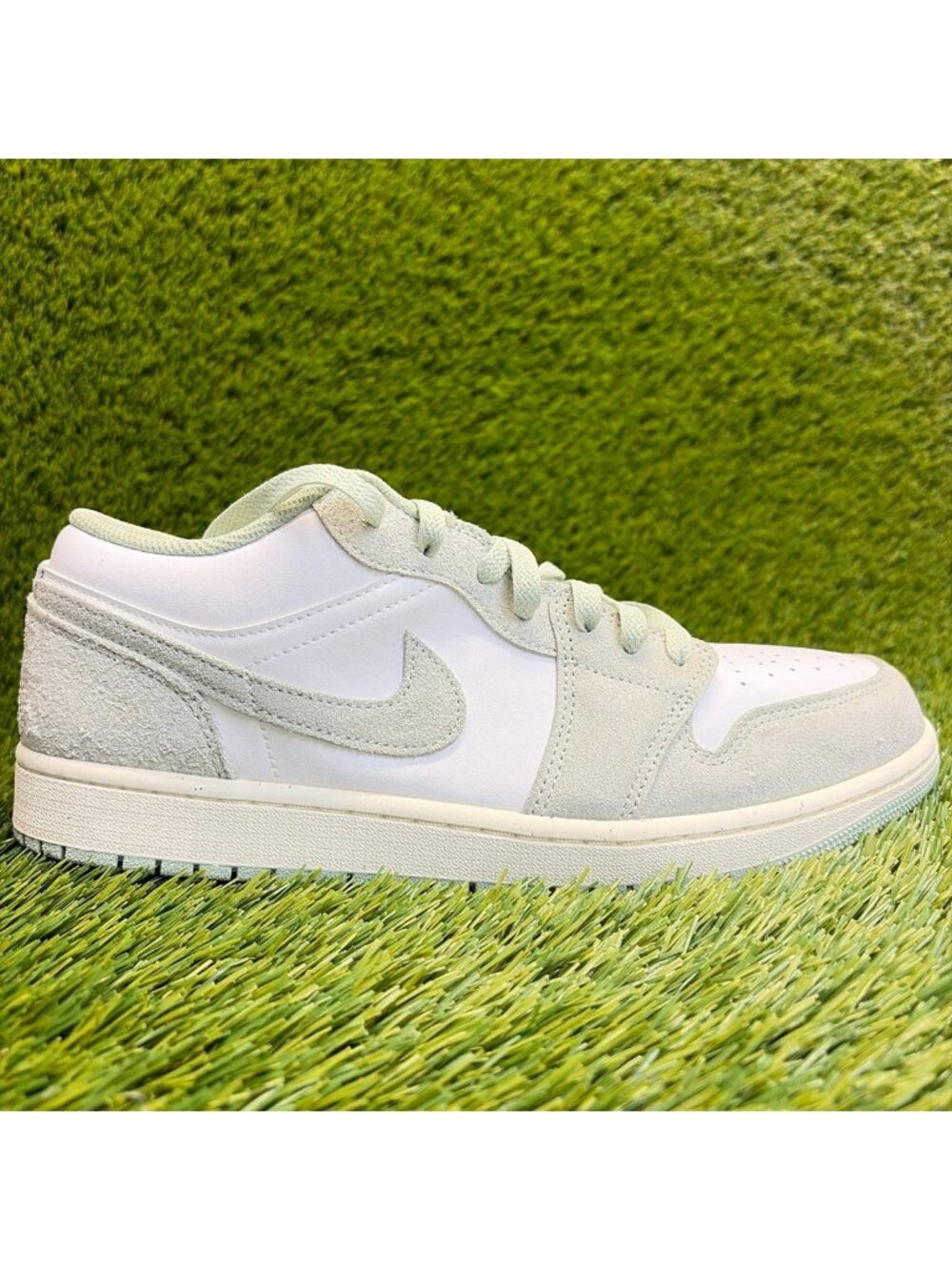 Nike Air Jordan 1 Low Mens Size 11 White Green Athletic Leather Shoes Sneakers